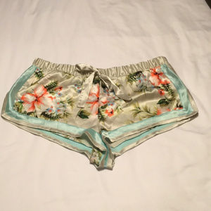 Victoria's Secret Intimates & Sleepwear - Victoria’s Secret Large Sleep Shorts Victoria's Secret Intimates & Sleepwear - Victoria’s Secret Large Sleep Shorts
